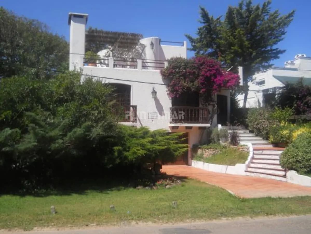 ALQUILER DE CASA DE 6 DORMITORIOS EN RINCON DEL INDIO  -