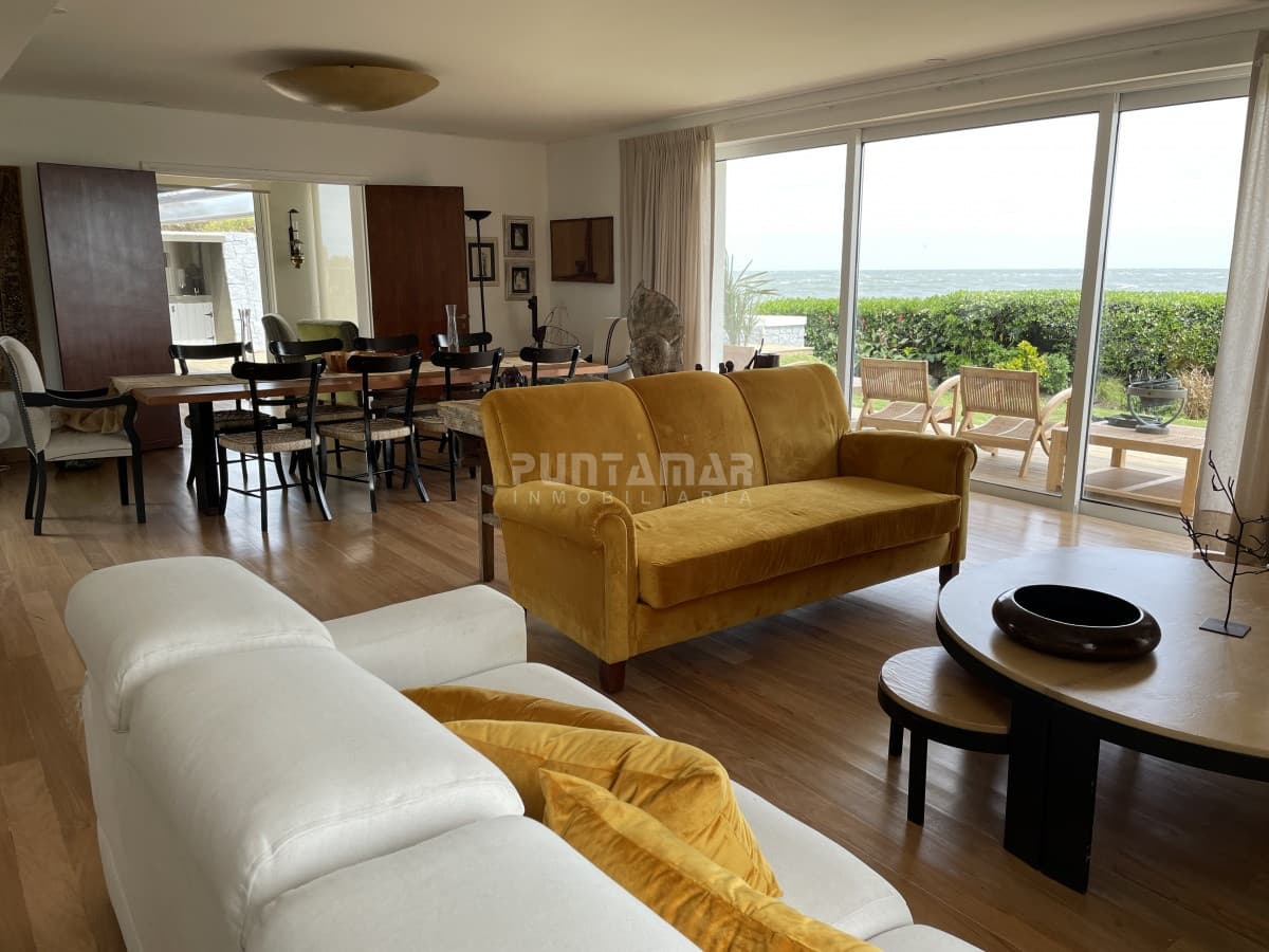 CASA EN VENTA EN LA PENINSULA, FRENTE A LA MANSA  -