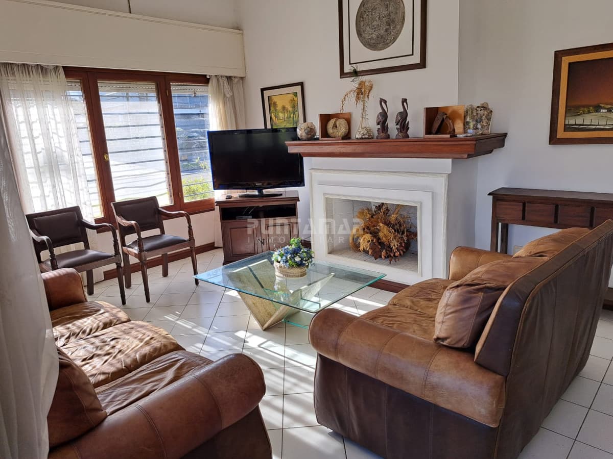 CASA DE 3 DORMITORIOS EN LA MANSA   -
