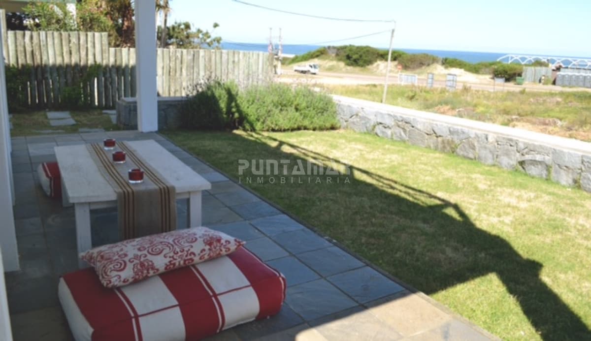 Casa ID.211939 - VENTA DE CASA DE 3 DORMITORIOS CON PISCINA EN LA BARRA