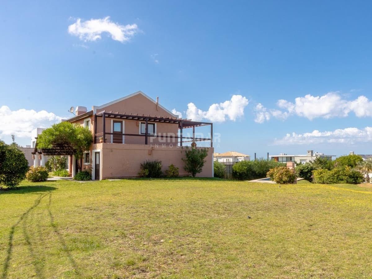 Casa ID.210868 -  VENTA CASA EN MONTOYA 4 DORMITORIOS CON PISCINA