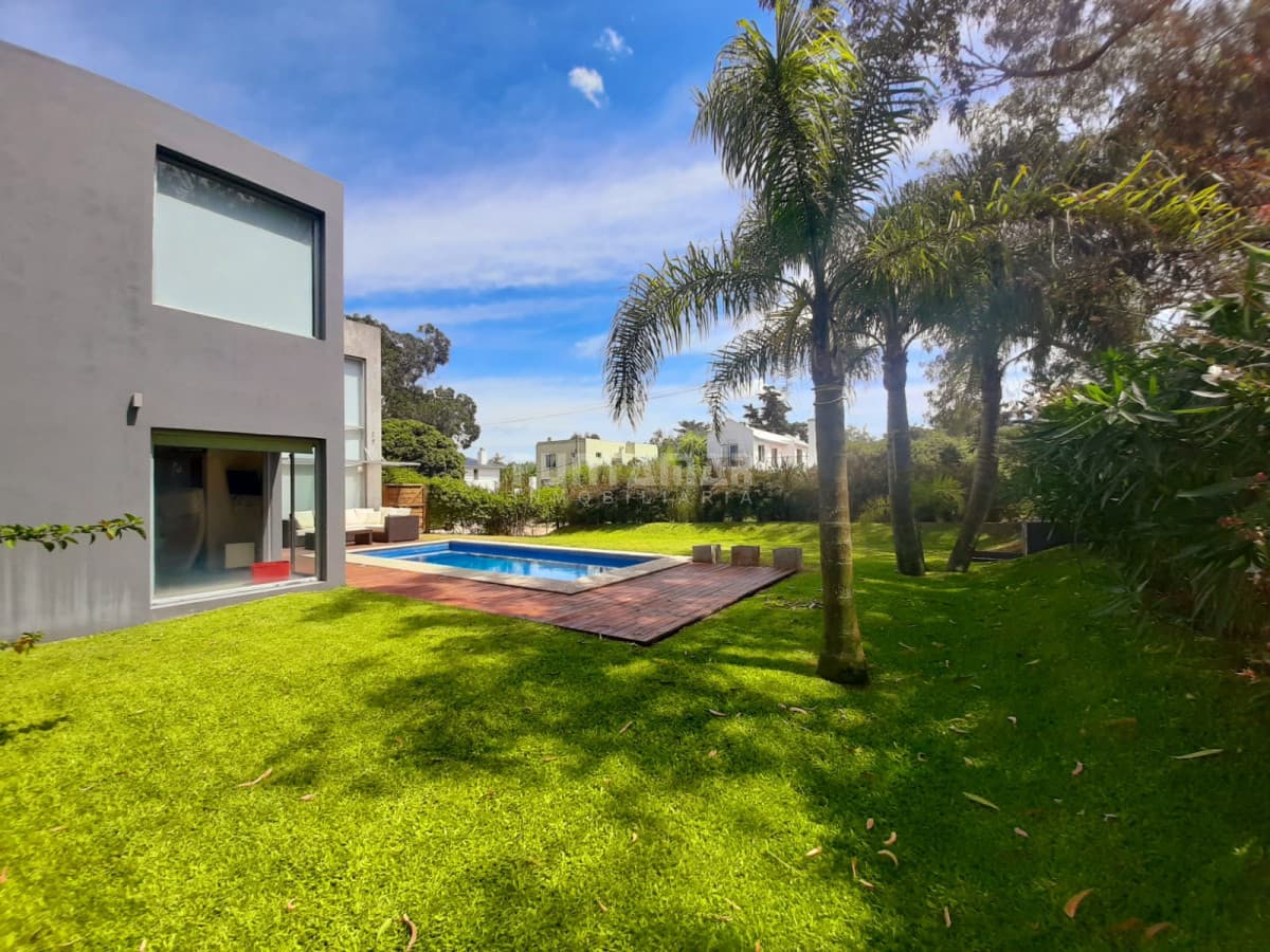 ESPECTACULAR CASA CON PISCINA A 300 MTS DE LA POSTA DEL CANGREJO  -