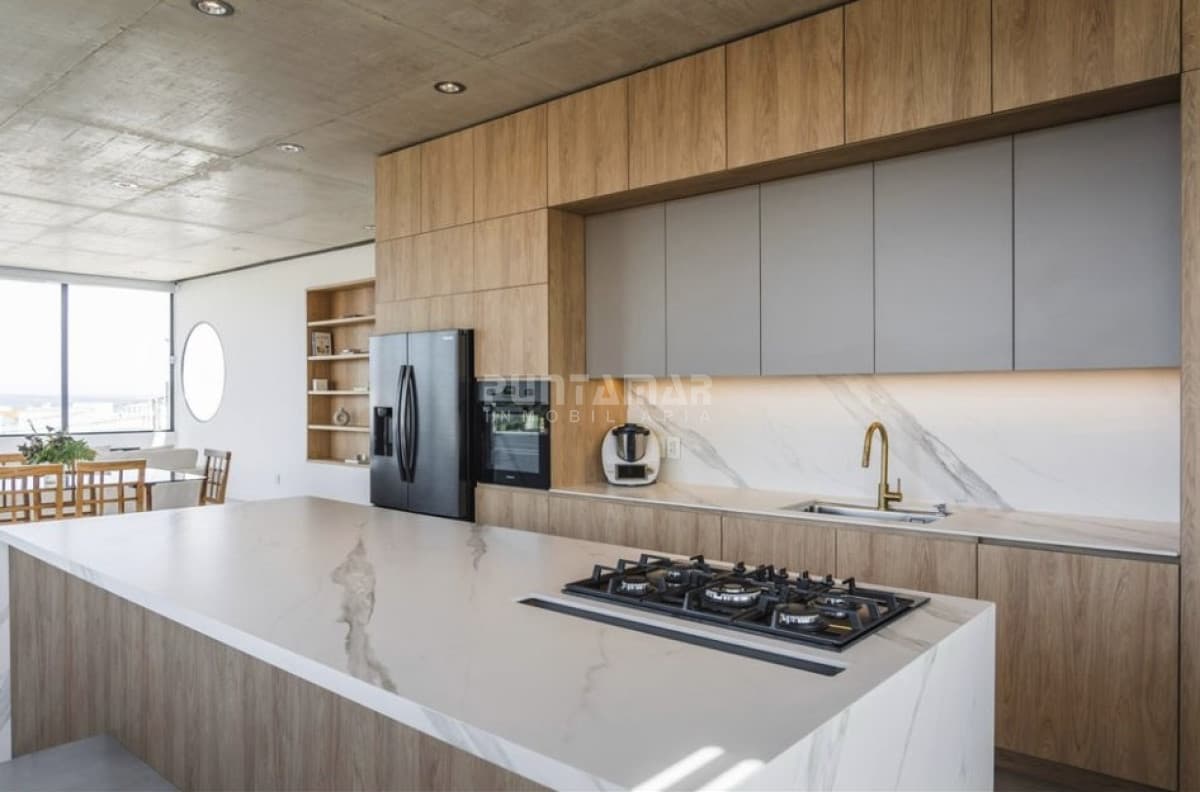 MODERNA Y LUNIMOSA CASA EN ALQUILER CON VISTA AL MAR EN MONTOYA  -
