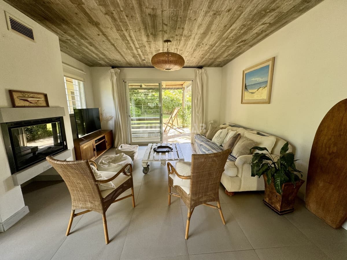 Casa en alquiler la Barra, centro, moderna  -