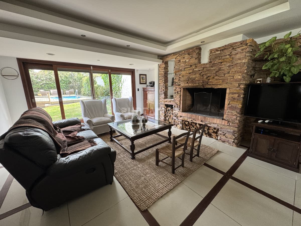 Casa en alquiler en la mansa con piscina climatizada  -