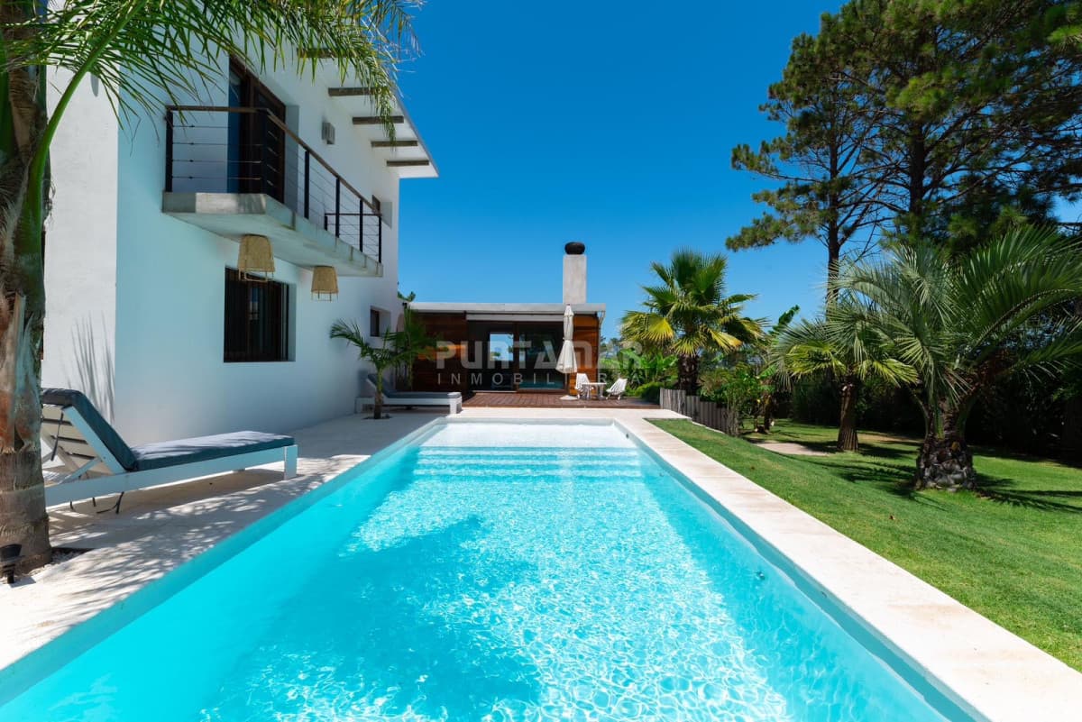 Casa en La Barra con piscina climatizada en alquiler  -
