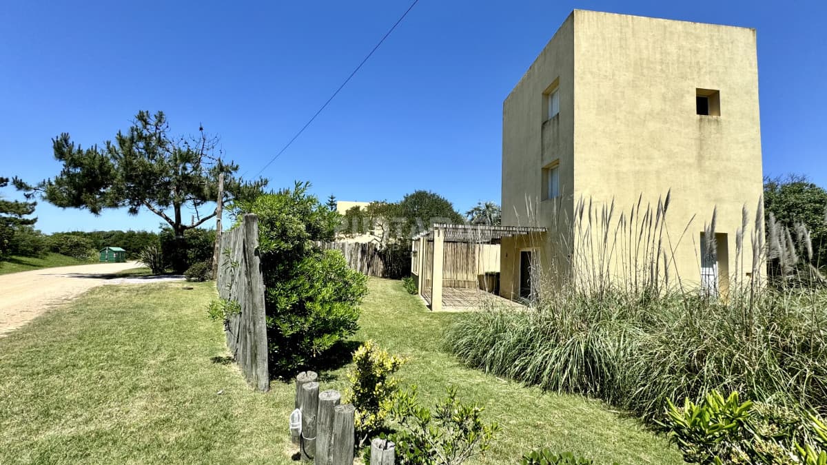 CASA EN ALQUILER EN PUNTA PIEDRAS  -