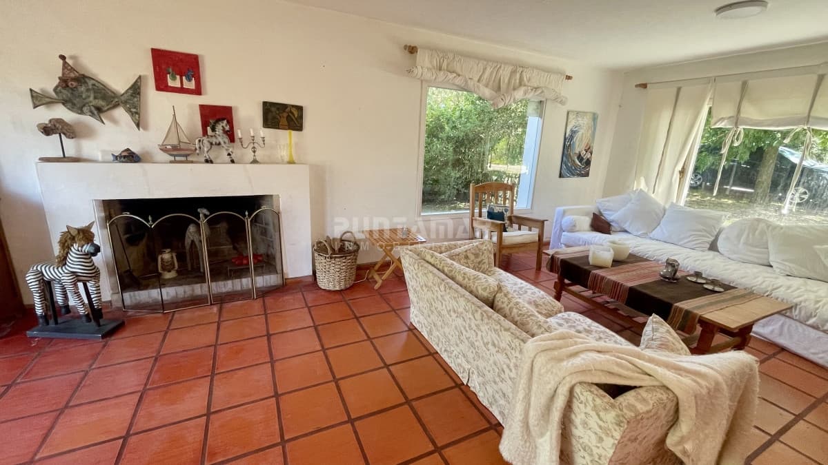 ALQUILER DIVINA CASA 4 DORMITORIOS EN LA MEJOR ZONA DE LA BARRA   -