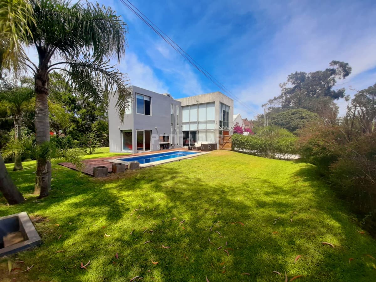 ESPECTACULAR CASA CON PISCINA A 300 MTS DE LA POSTA DEL CANGREJO  -