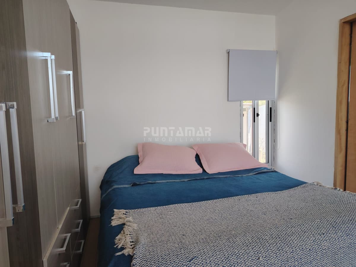ALQUILER DE CASA DE 1 Y 1/2 DORMITORIO EN MIRAMAR ACRES   -