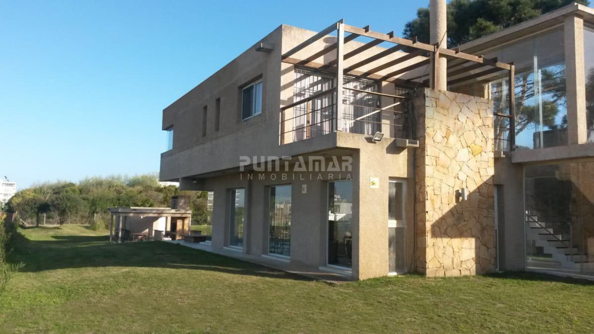 ALQUILER MODERNA CASA RINCON DEL INDIO 3 DORM Y PISCINA  -