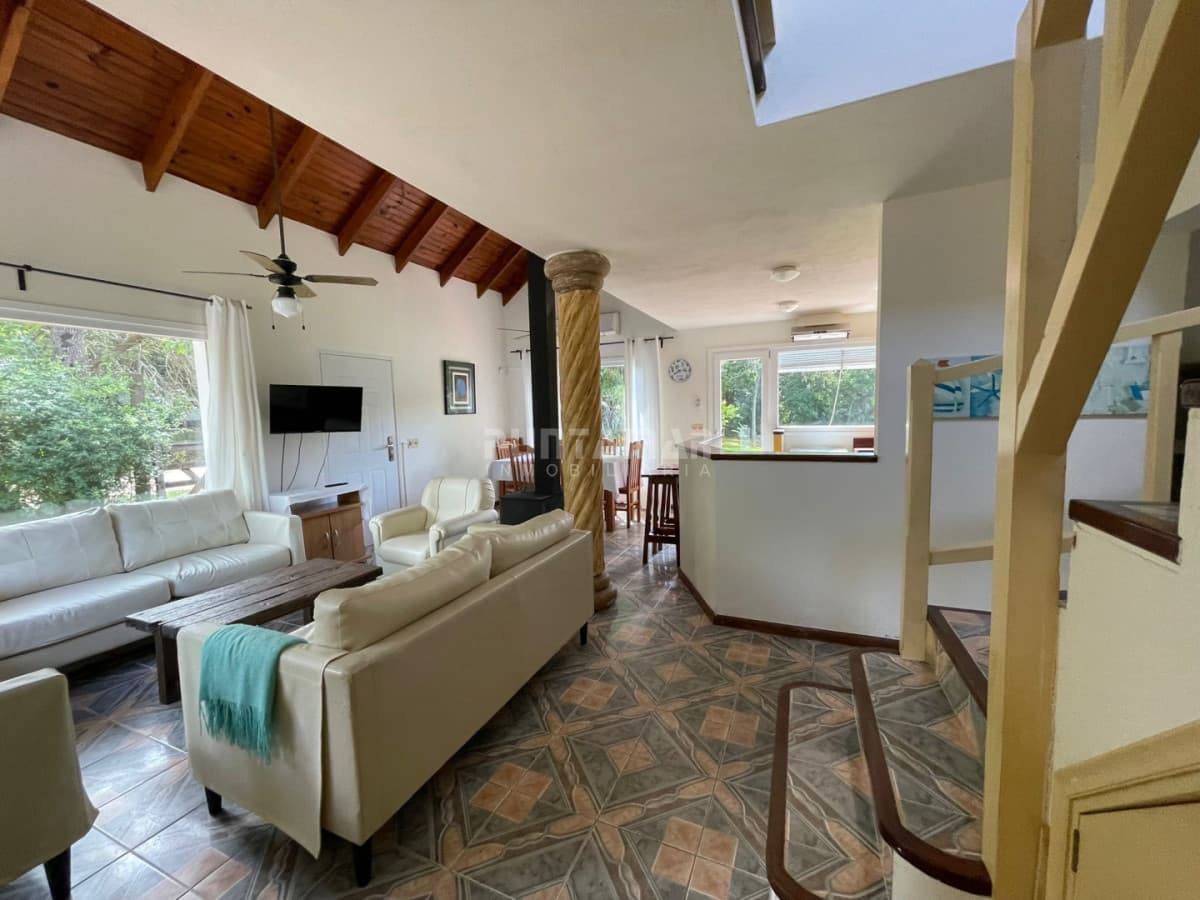Casa en Miramar Acres, parque y piscina   -