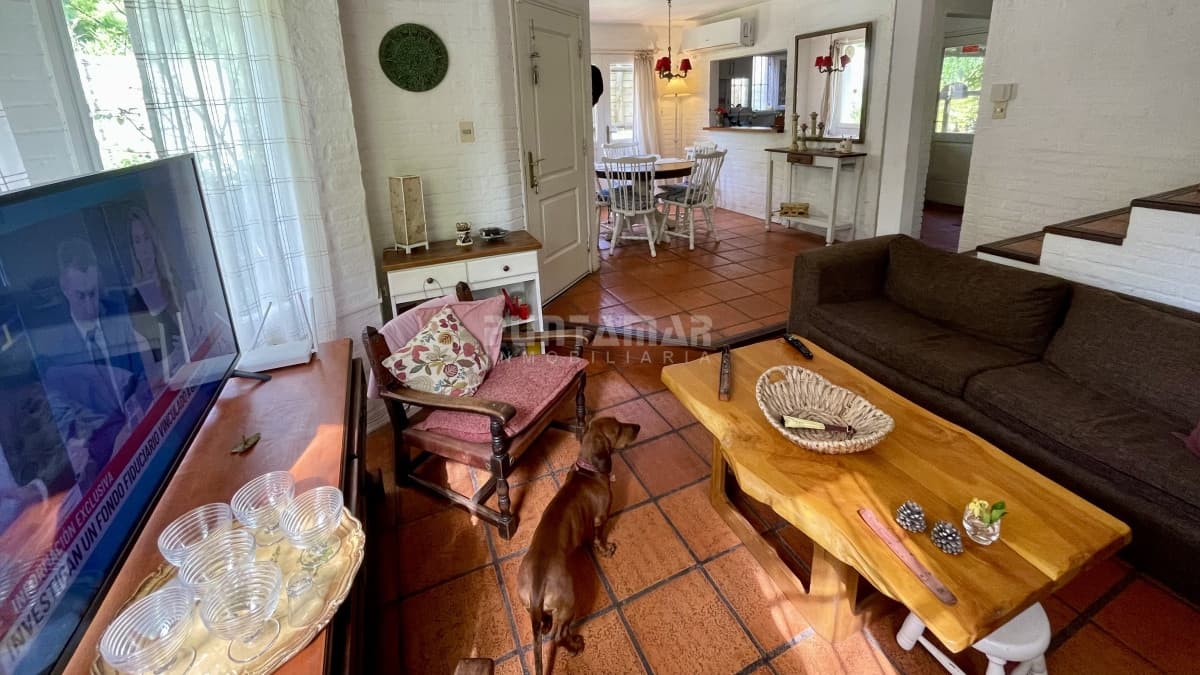 MUY LINDA CASA DE 4 DORMITORIOS EN EL CORAZON DE LA BARRA  -