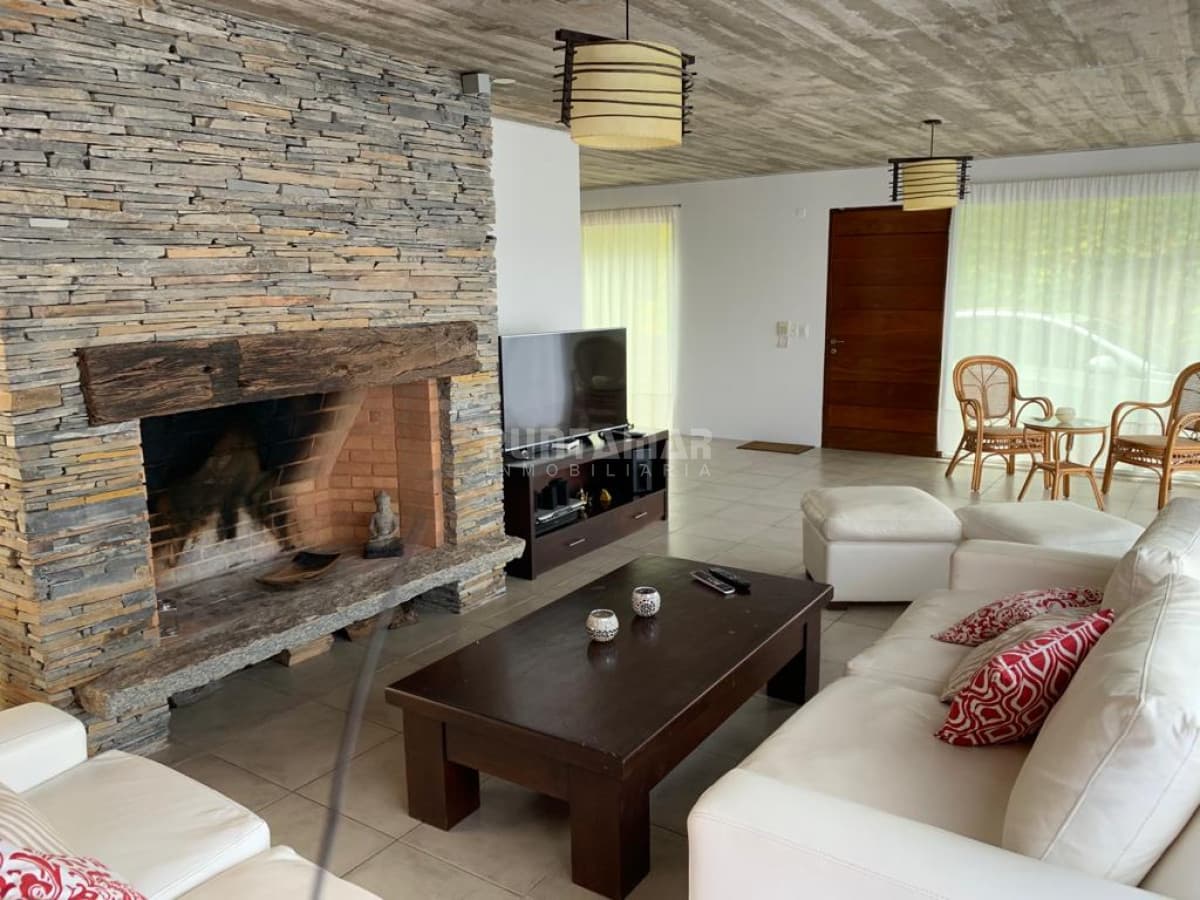 Increible casa en Montoya con piscina  -