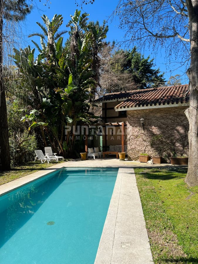 ALQUILER  CASA DE 3 DORMITORIOS EN SUITE EN SAN RAFAEL CON PISCINA  -