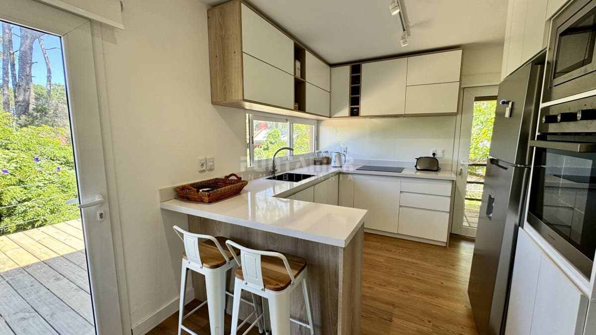 MUY LINDA CASA EN MONTOYA DE 3 DORMITORIOS Y CASA DE HUESPEDES INDEPENDIENTE   -