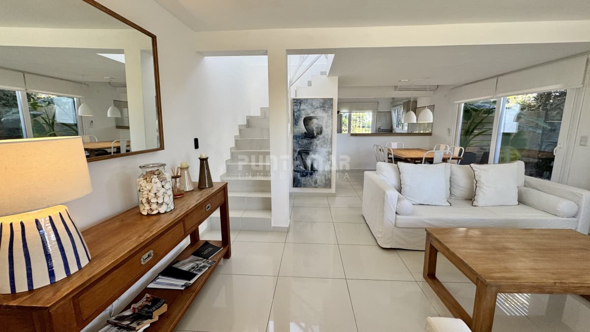 MODERNA CASA CON PISCINA EN MONTOYA A METROS DEL MAR   -