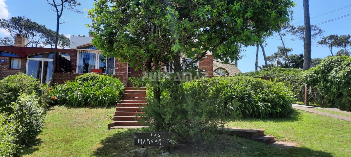 COMODA CASA DE 2 DORMITORIOS EN PINARES  -