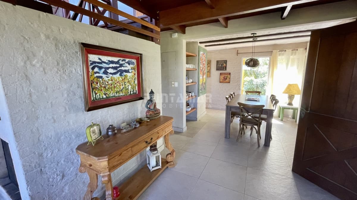 ALQUILER DE CASA 4 DORMITORIOS EN MONTOYA  -