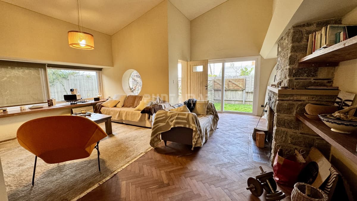 ALQUILER CASA DE DISEÑO DE 3 DORMITORIOS CON PISCINA EN SAN RAFAEL   -