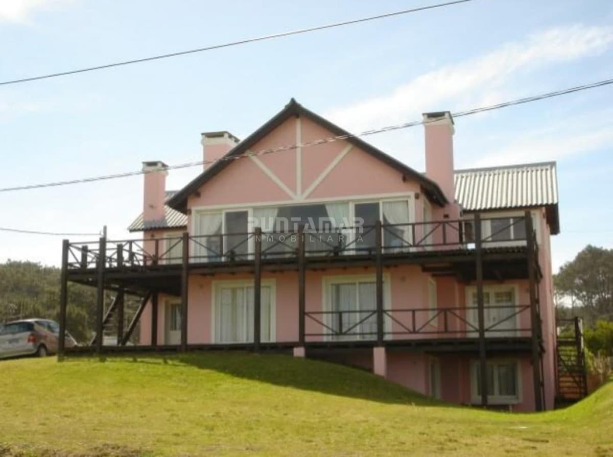 ALQUILER DE CASA DE 6 DORMITORIOS EN LA BARRA  -
