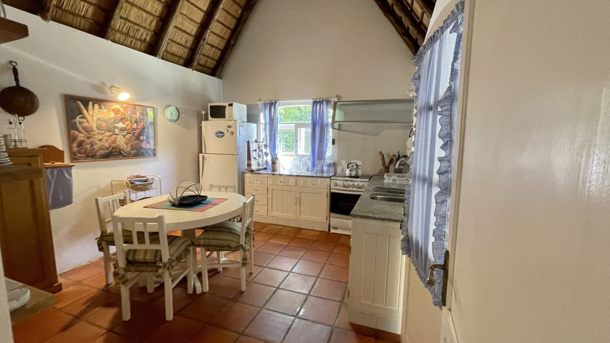 ALQUILER HERMOSA CASA EN LA BARRA DOS DORMITORIOS  -