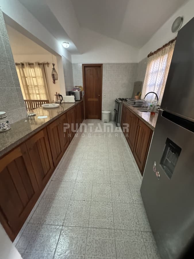 ALQUILER DE CASA  RINCÓN DEL INDIO 4 DORMITORIOS MAS DEPENDENCIA CON PISCINA  -