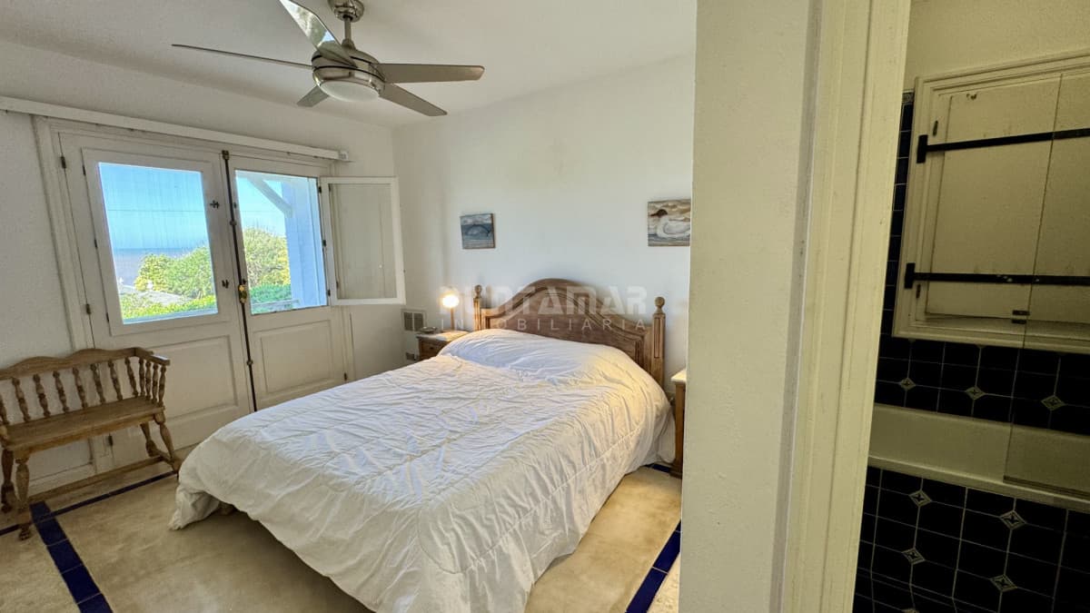 Casa en Punta Piedras, Manantiales, 4 dormitorios y piscina  -