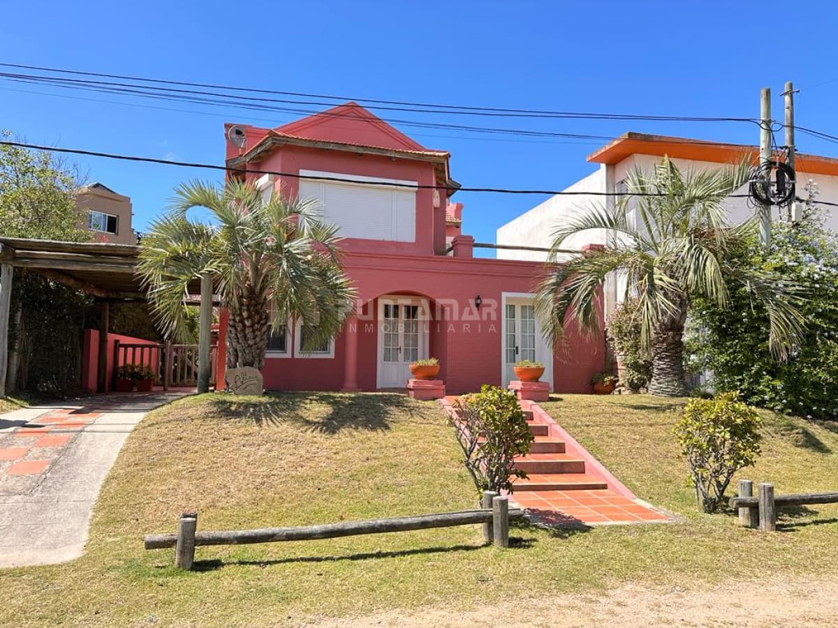 ALQUILER DE CASA   3 DORMITORIOS EN LA BARRA   -