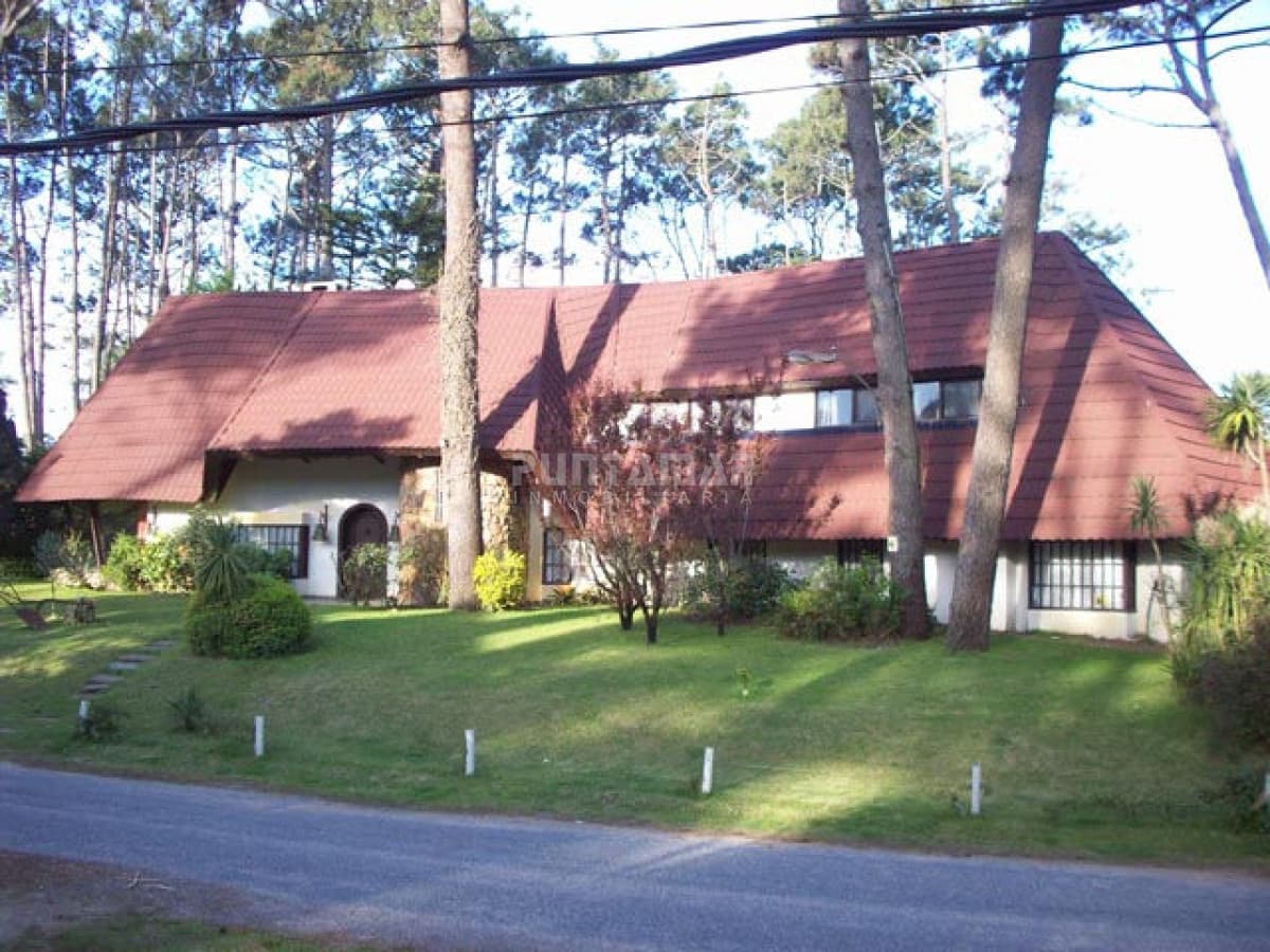 Casa de 4 dormitorios con piscina en San Rafael  -