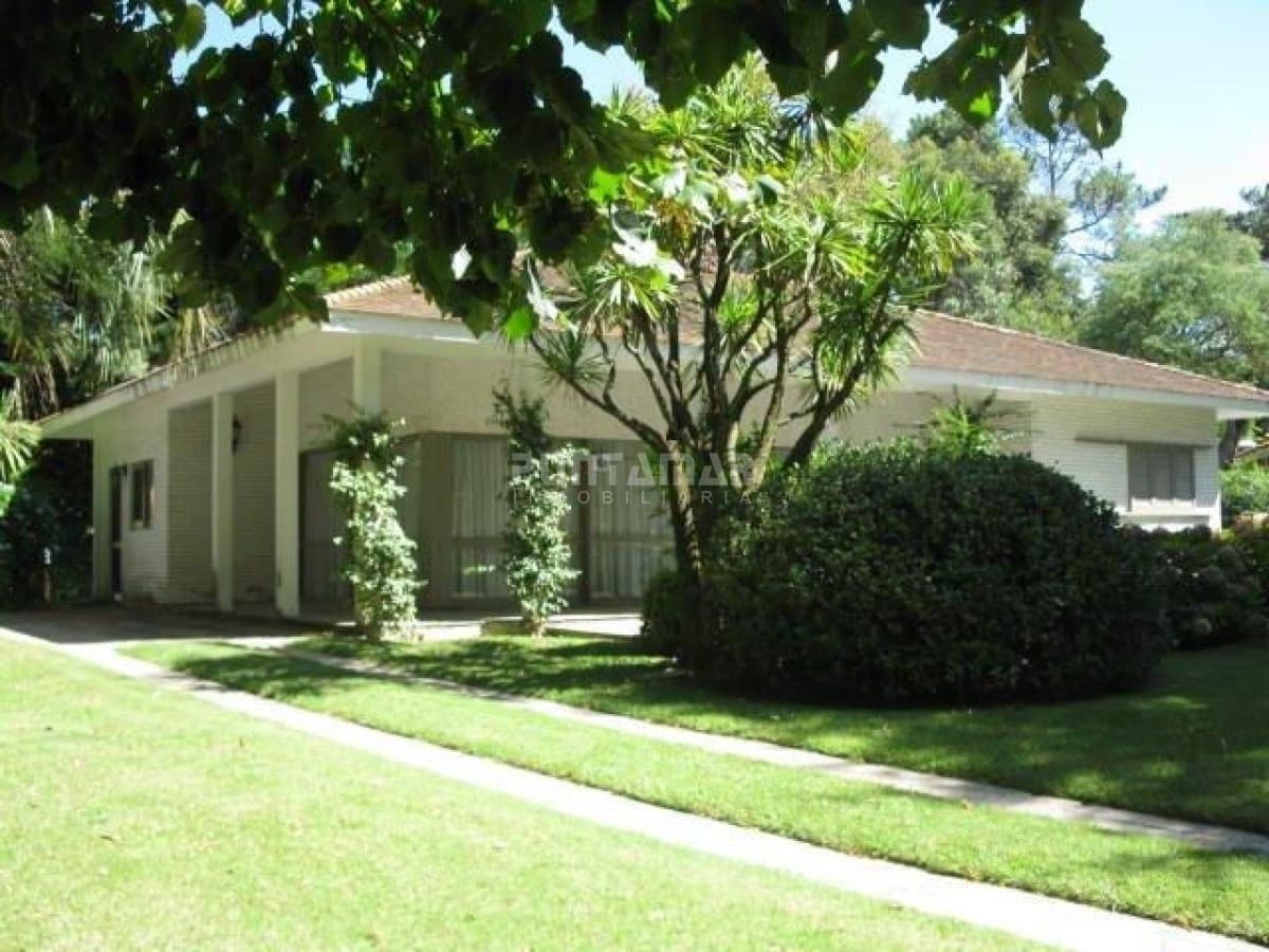 CASA EN ALQUILER EN PUNTA DEL ESTE, ZONA GOLF CON PISCINA  -