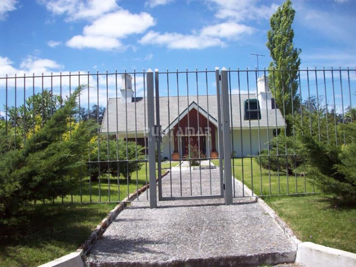 ALQUILER CASA DE 6 DORMITORIOS CON PISCINA   -