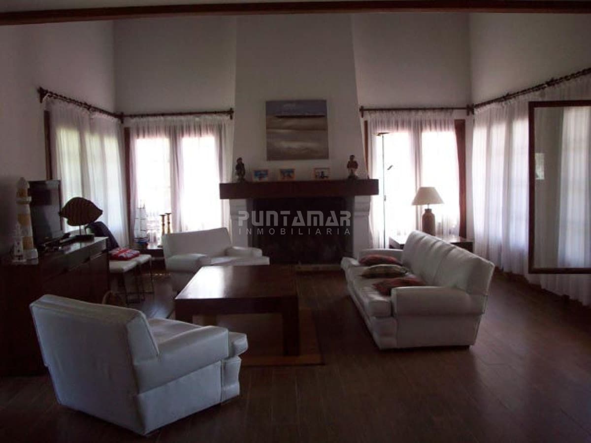 ALQUILER CASA DE 6 DORMITORIOS CON PISCINA   -