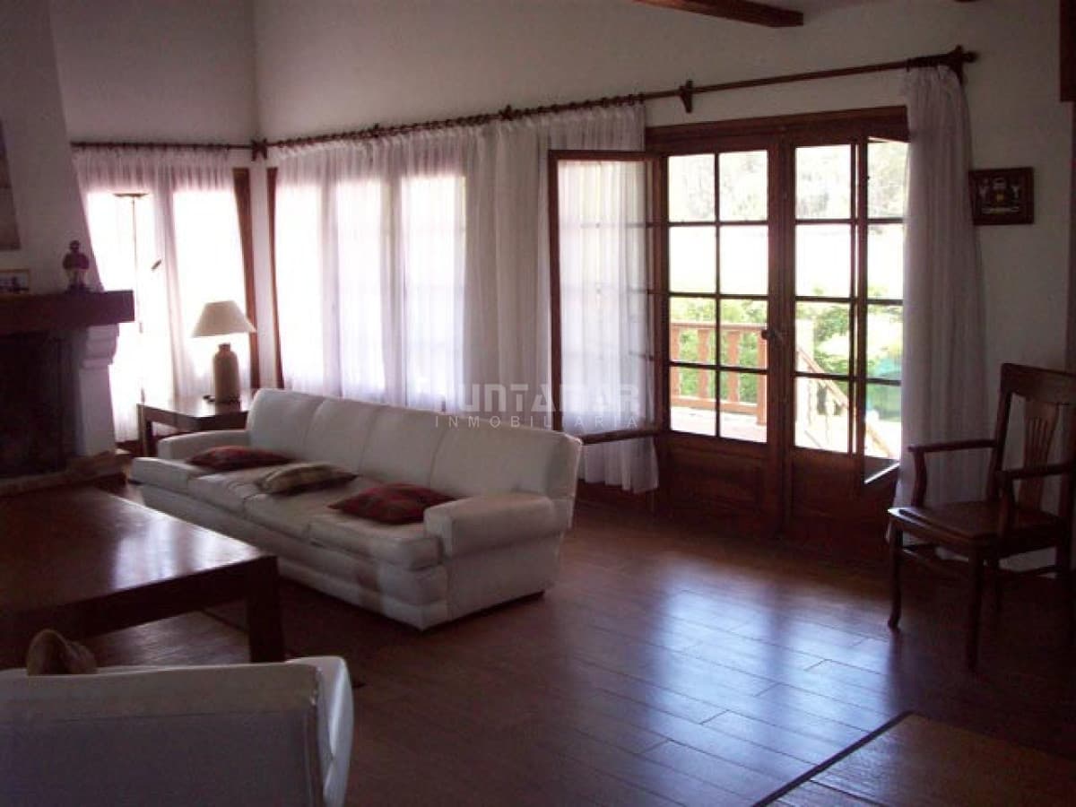 ALQUILER CASA DE 6 DORMITORIOS CON PISCINA   -