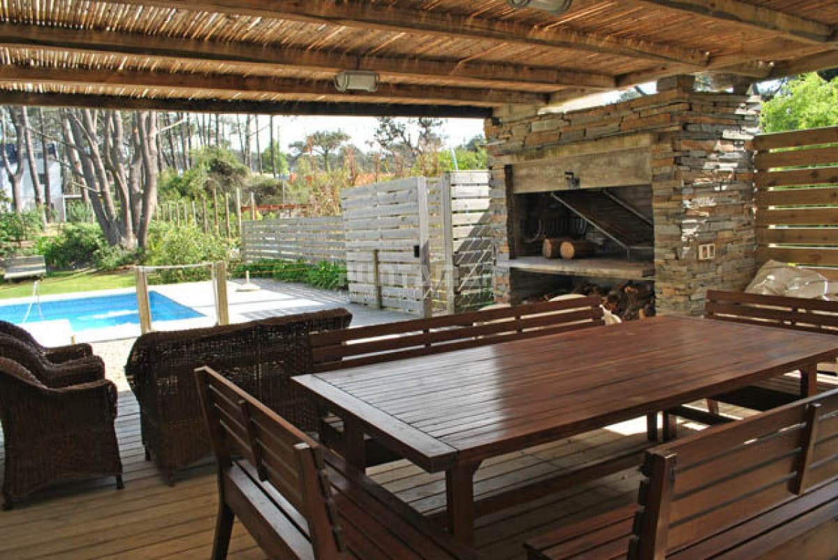 Increible casa en Montoya con piscina  -