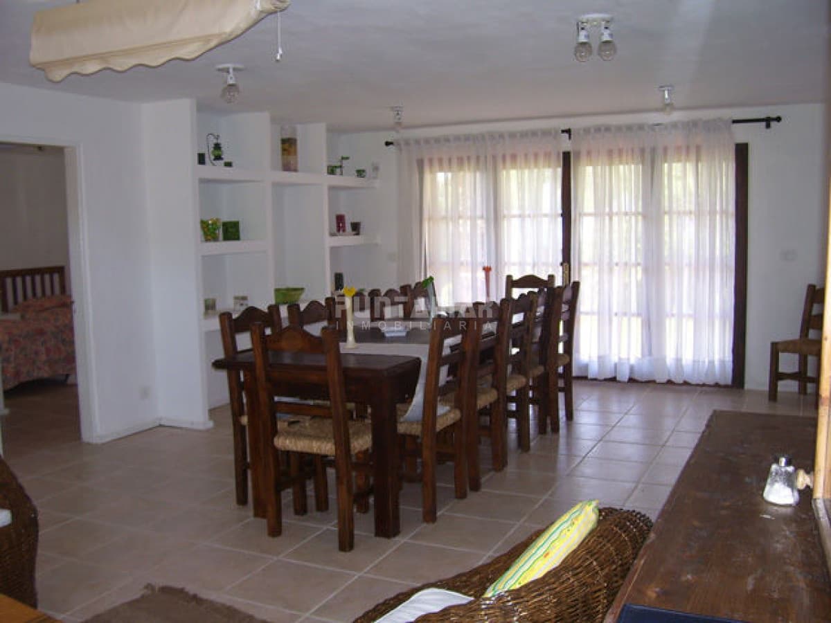 CASA EN ALQUILER EN LA BARRA DE 5 DORMITORIOS A METROS DE LA PLAYA  -