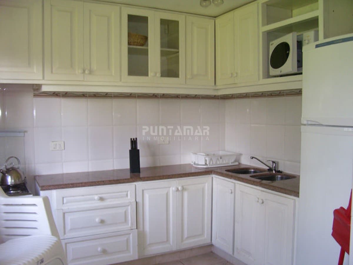CASA EN ALQUILER EN LA BARRA DE 5 DORMITORIOS A METROS DE LA PLAYA  -