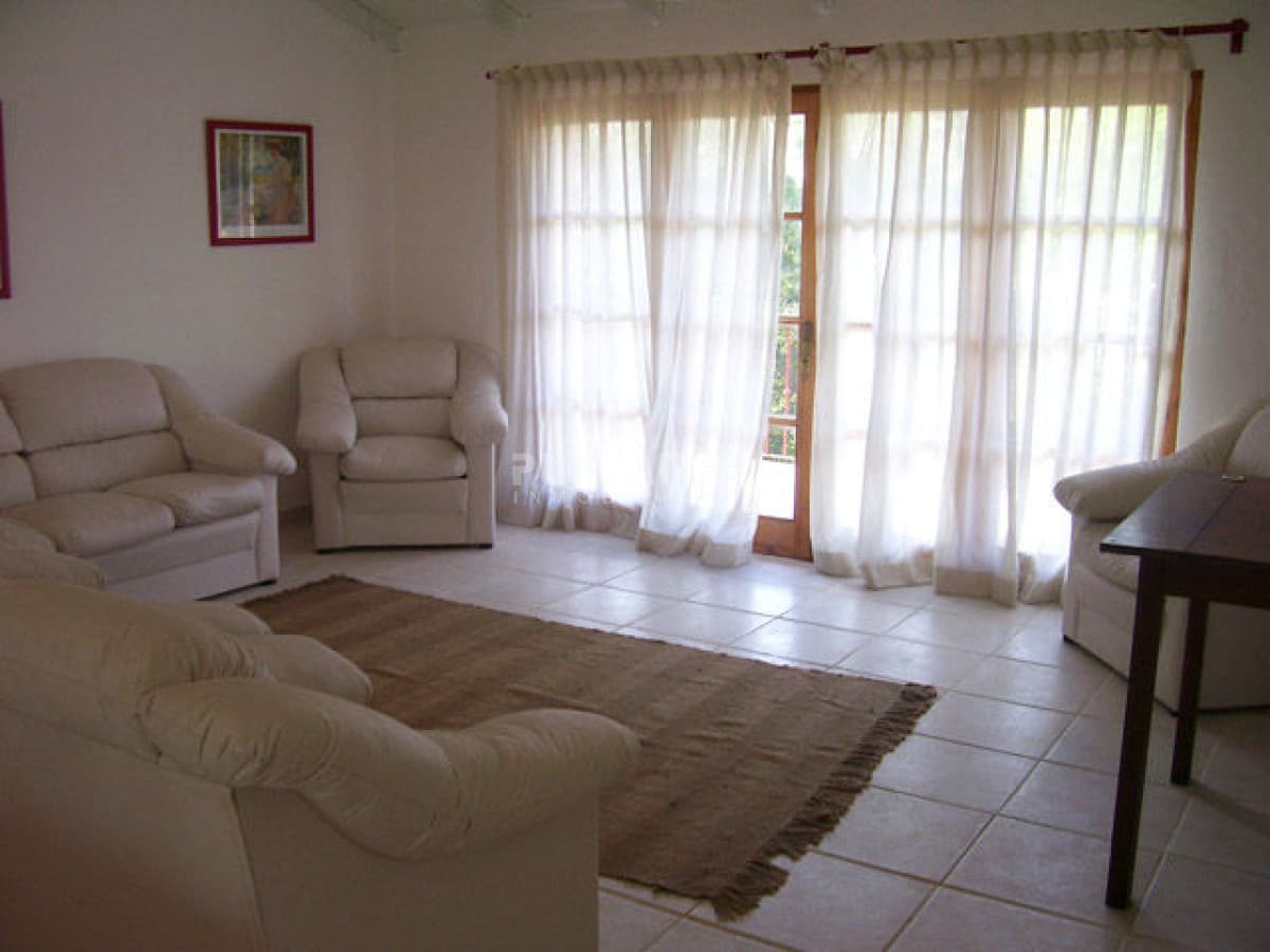 CASA DE 5 DORMITORIOS EN ALQUILER EN EL CORAZON DE LA BARRA  -