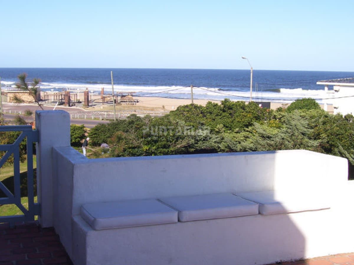 Casa ID.210834 - IMPONENTE CASA CON PISCINA EN LA BARRA-MONTOYA FRENTE AL MAR