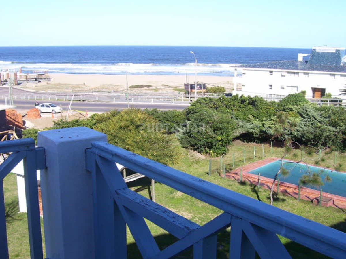 Casa ID.210834 - IMPONENTE CASA CON PISCINA EN LA BARRA-MONTOYA FRENTE AL MAR