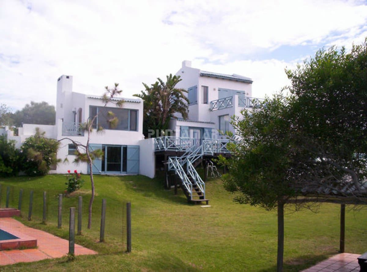 Casa ID.210834 - IMPONENTE CASA CON PISCINA EN LA BARRA-MONTOYA FRENTE AL MAR