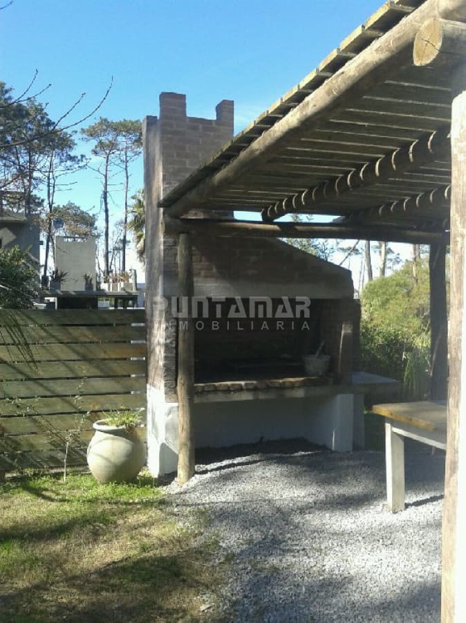 Casa de 5 dormitorios en alquiler en Montoya  -