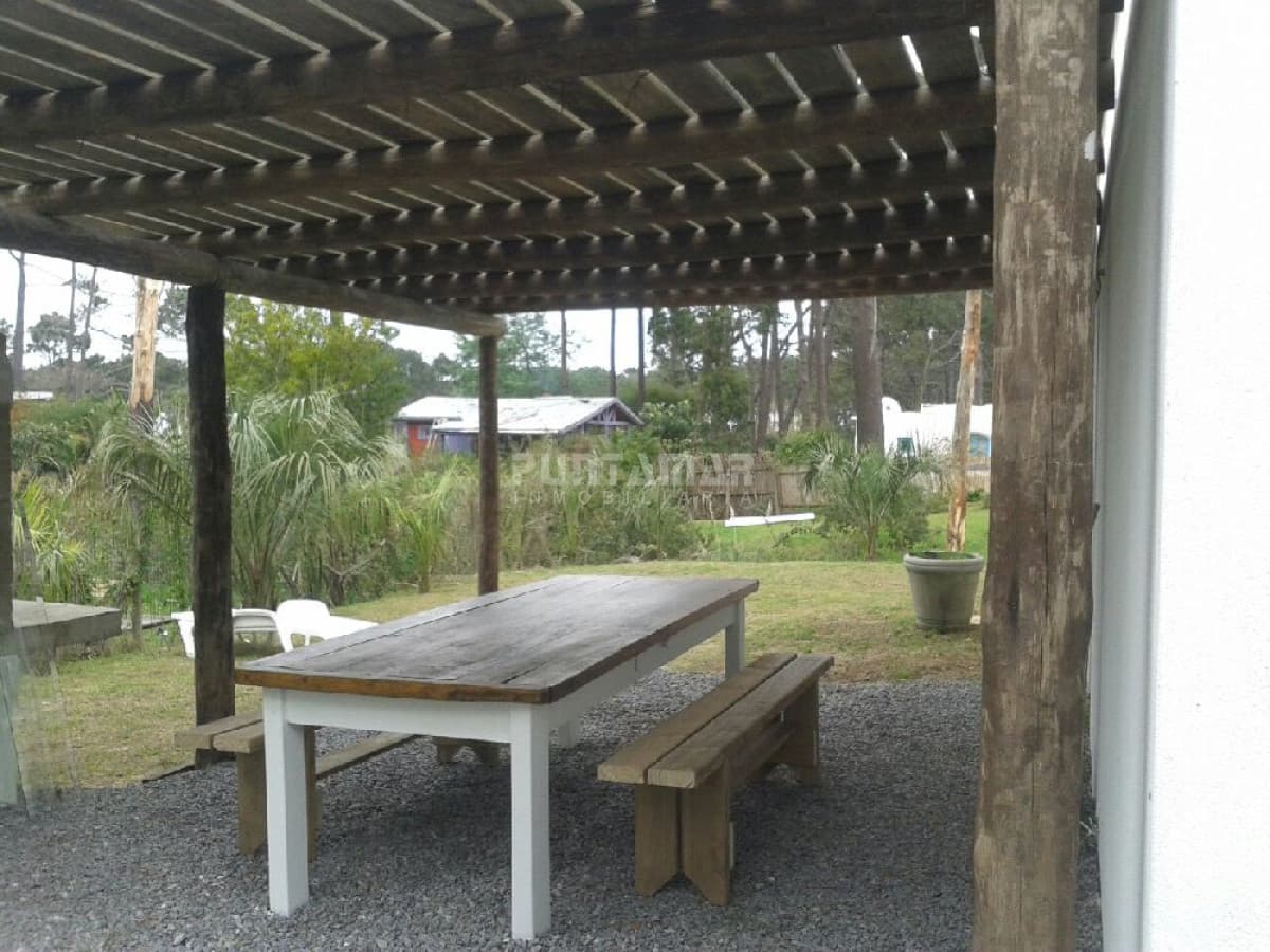 Casa de 5 dormitorios en alquiler en Montoya  -