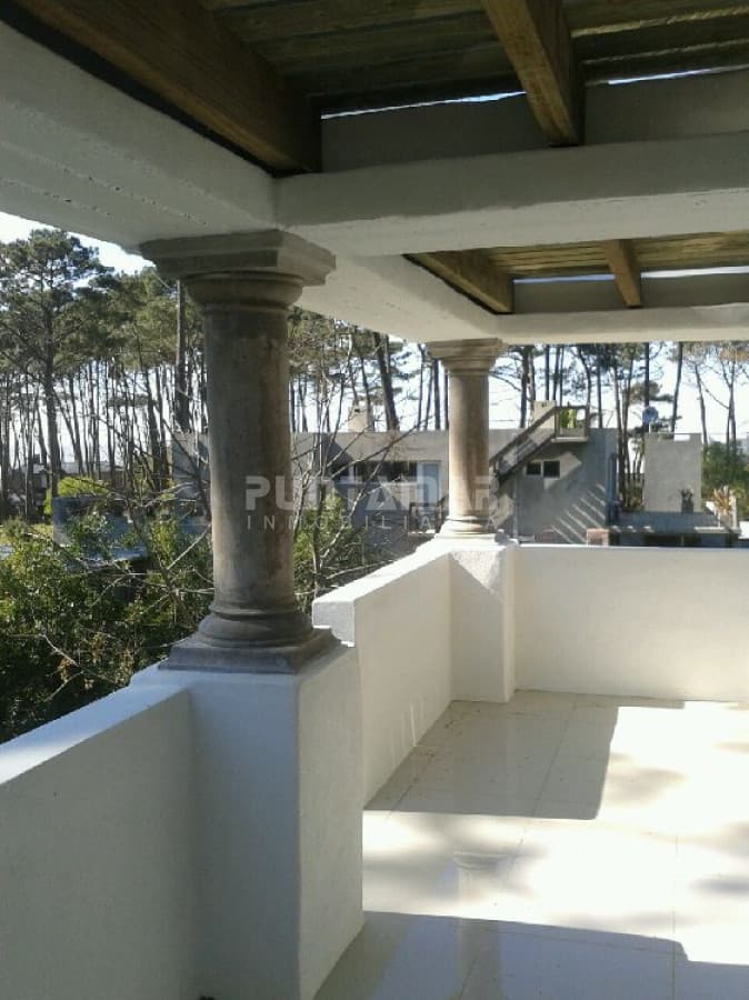 Casa de 5 dormitorios en alquiler en Montoya  -