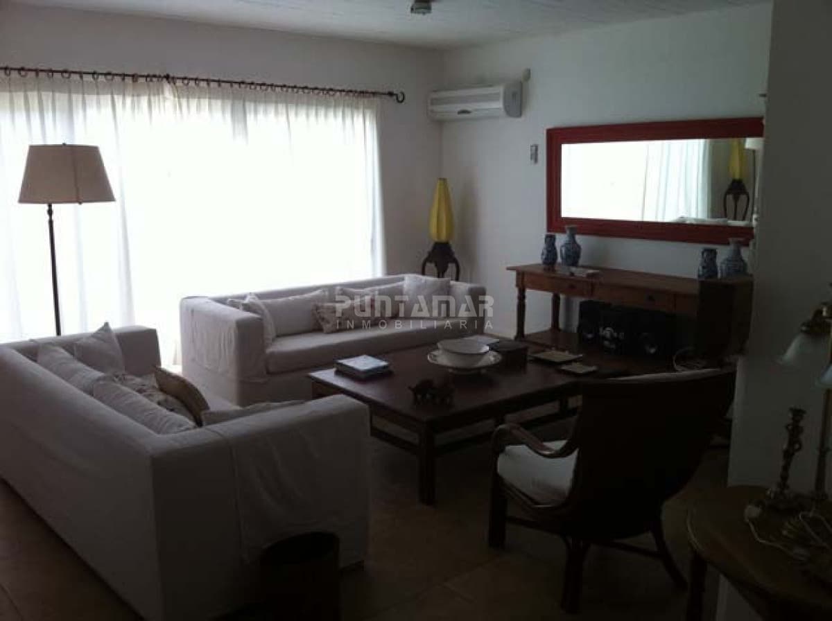 CASA EN LA BARRA, 4 DORMITORIOS, 3 BAÑOS, MUY CERCA DEL MAR  -