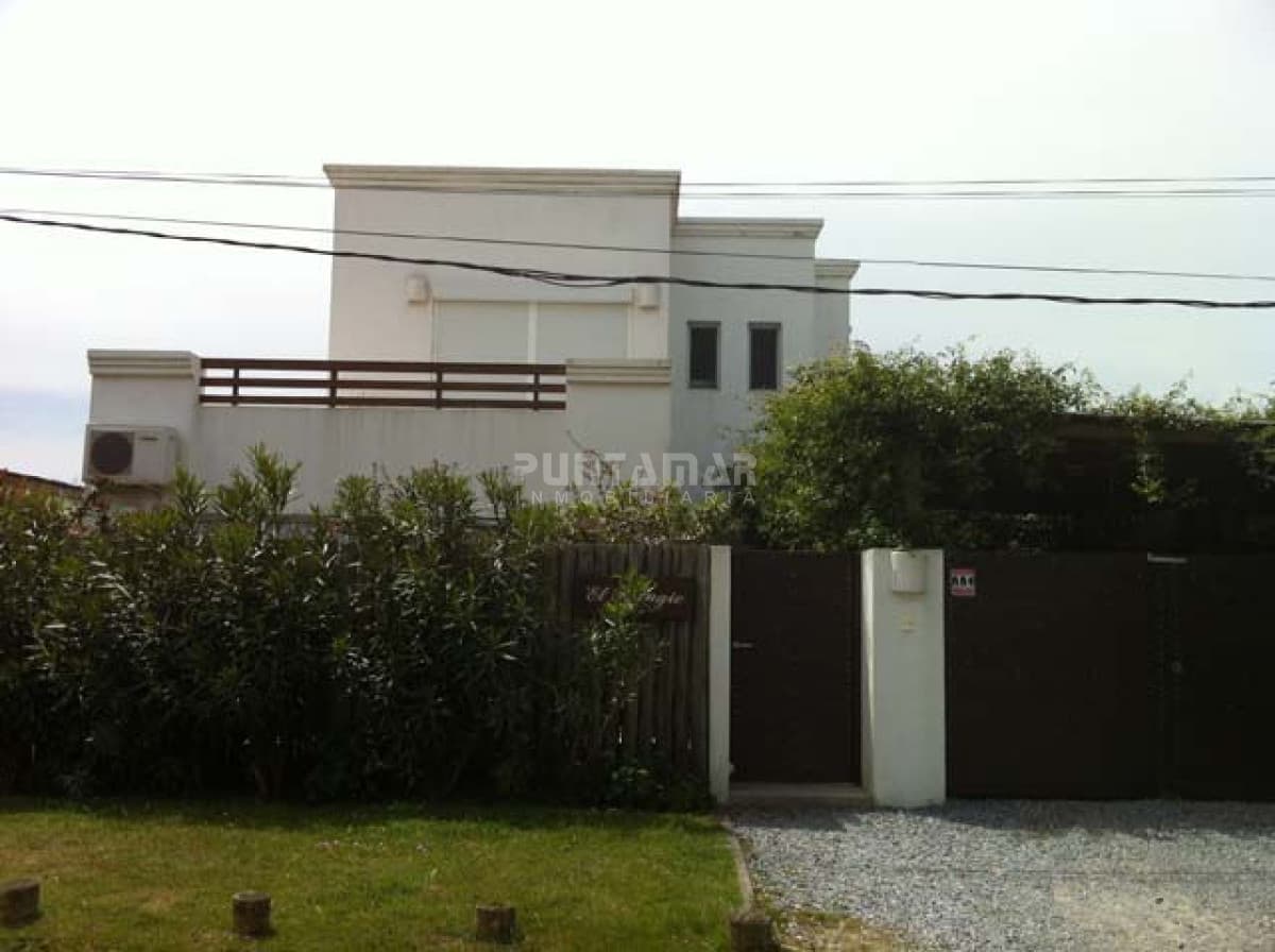 CASA EN LA BARRA, 4 DORMITORIOS, 3 BAÑOS, MUY CERCA DEL MAR  -