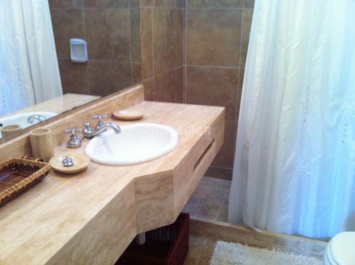 CASA EN LA BARRA, 4 DORMITORIOS, 3 BAÑOS, MUY CERCA DEL MAR  -