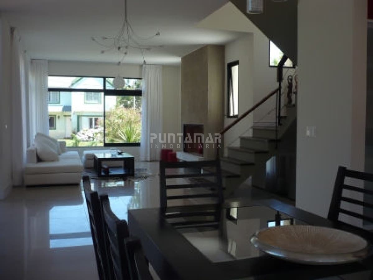 Casa ID.210919 - VENTA CASA LA BARRA DE 4 DORMITORIOS