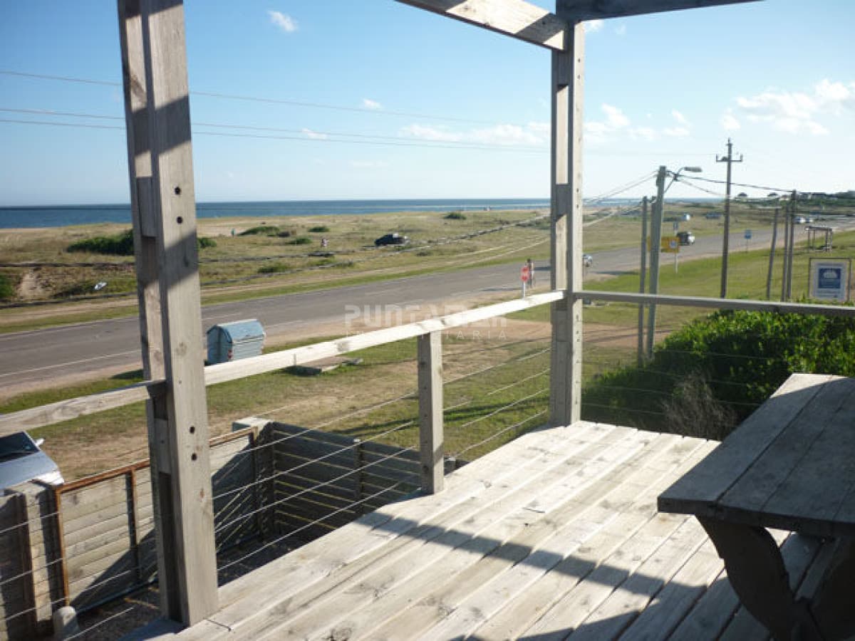 Casa en alquiler Balneario Bueno Aires frente al mar y piscina climatizada  -