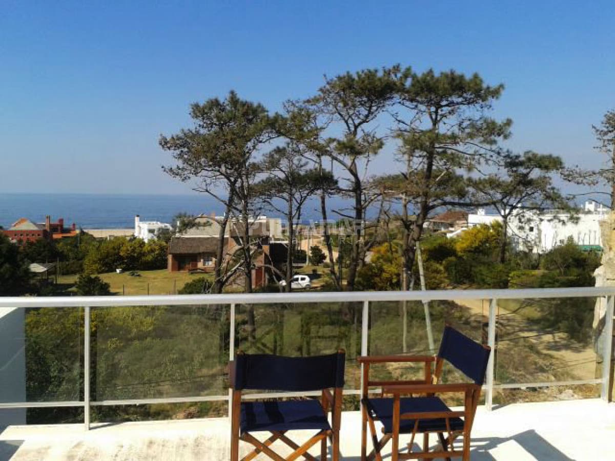 ALQUILER DE CASA EN MONTOYA 3 DORMITORIOS CON PISCINA  -